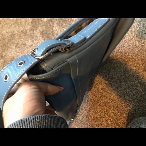 Coach - Picture 6 of 7